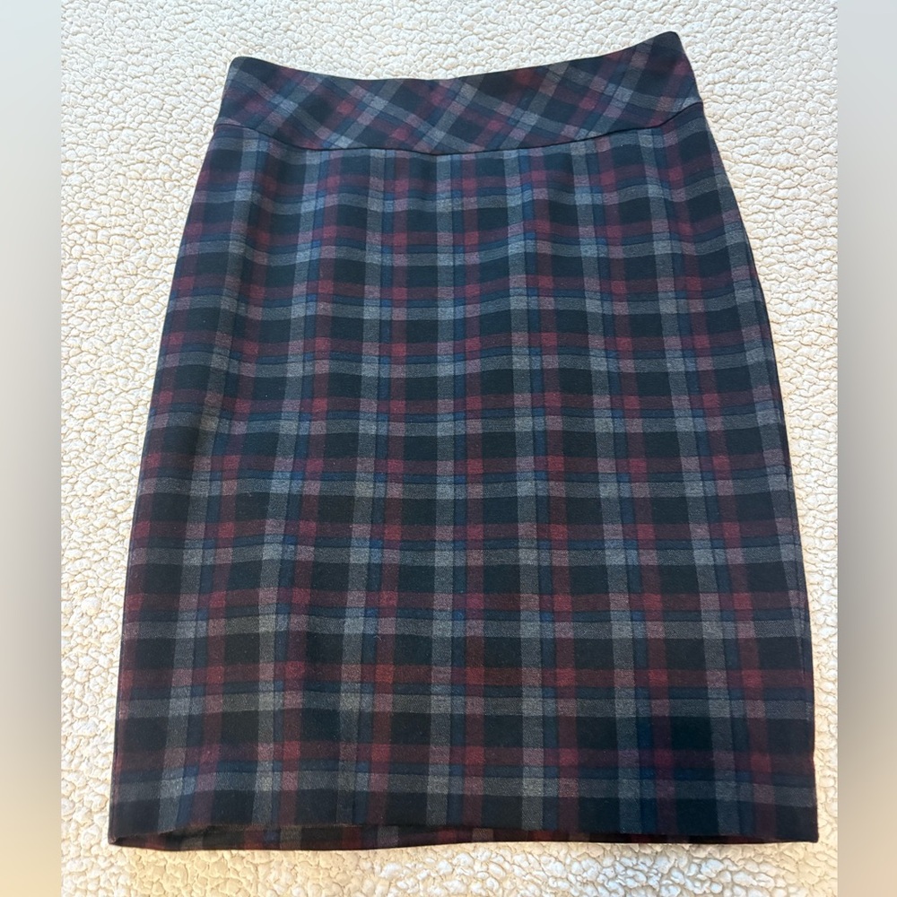 Elegant Plaid Pencil Skirt - Black and Red